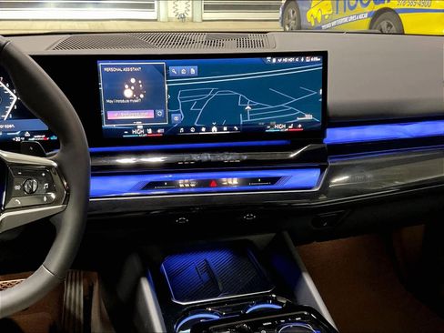 Used 2024 BMW 540i xDrive w/ Convenience Package image 18