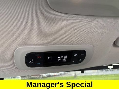 Used 2023 Chrysler Pacifica Touring-L FWD image 30
