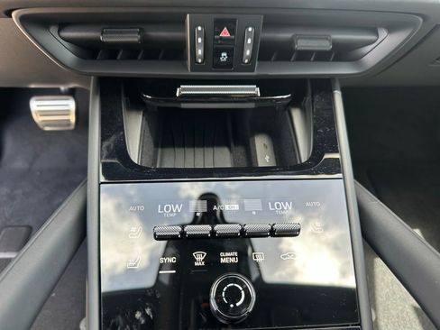 Used 2025 Porsche Cayenne S image 23