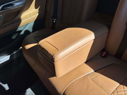 Used 2020 BMW 750i xDrive w/ M Sport Package image 19