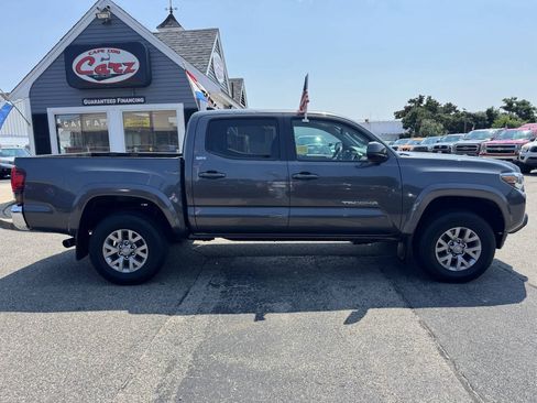 Used 2018 Toyota Tacoma SR5 AWD/4WD image 13