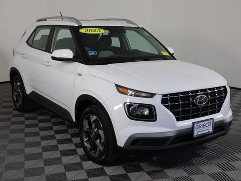 Used 2023 Hyundai Venue SEL image 1