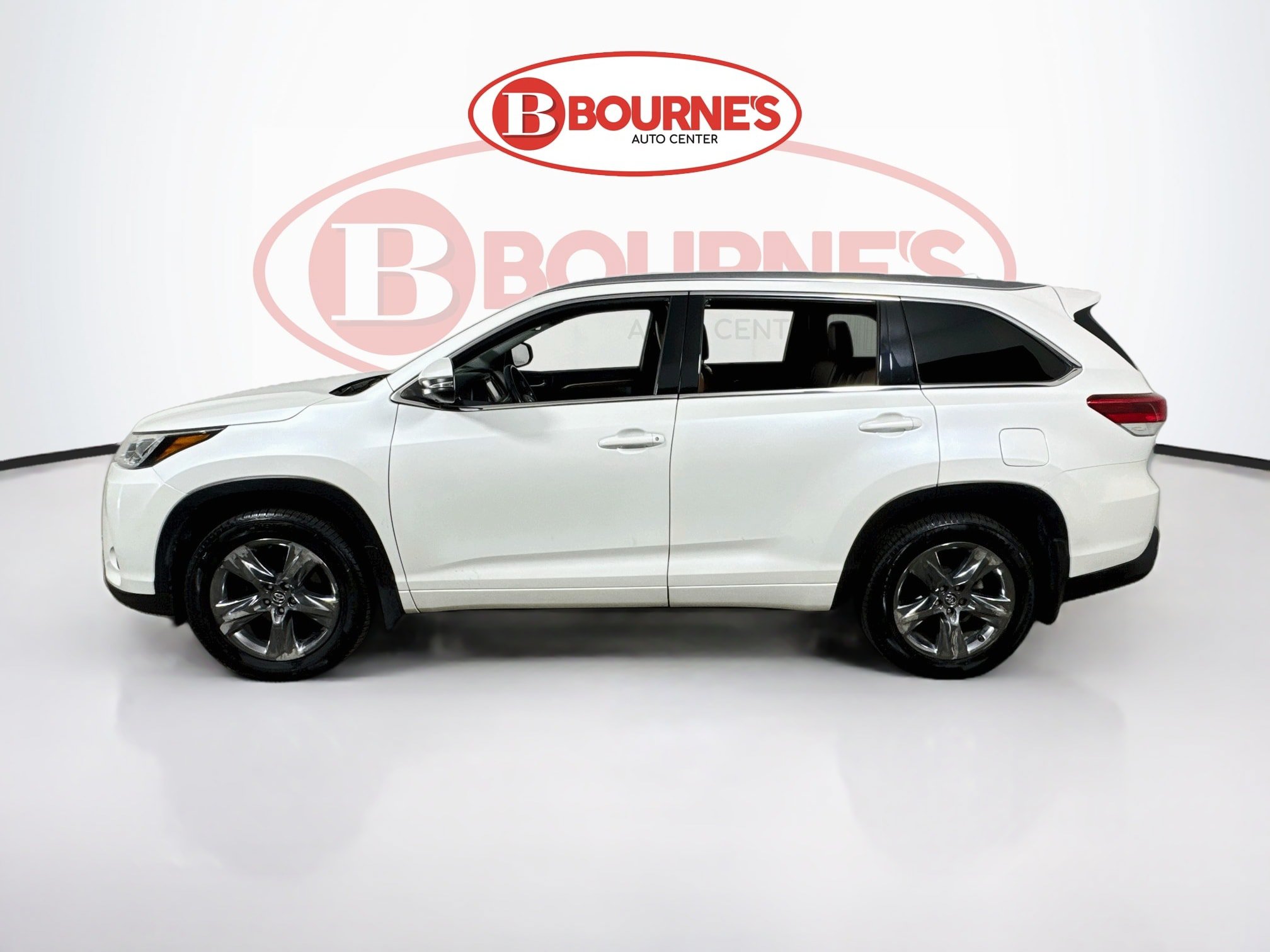 Used 2019 Toyota Highlander Limited Platinum w/ Carpet Mat Package (TMS) AWD/4WD image 9