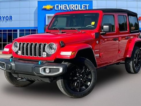 Used 2024 Jeep Wrangler Unlimited Sahara AWD/4WD image 3