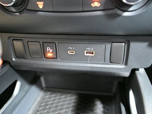 Used 2022 Nissan Frontier SV w/ Technology Package image 38