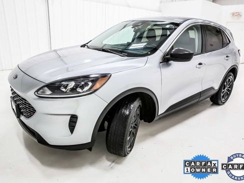 Used 2022 Ford Escape SE image 2