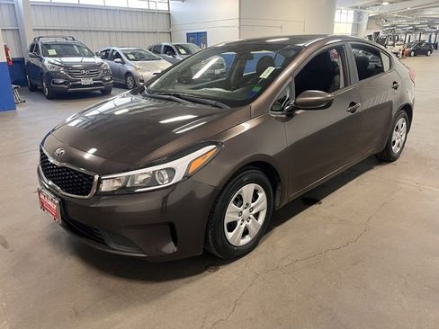 Used 2017 Kia Forte LX image 7