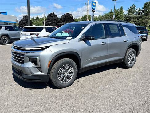New 2026 Chevrolet Traverse LT w/ Driver Confidence Package AWD/4WD image 1