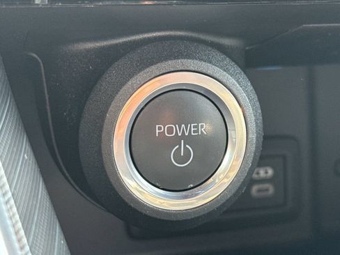 Used 2024 Toyota Venza XLE AWD/4WD image 25