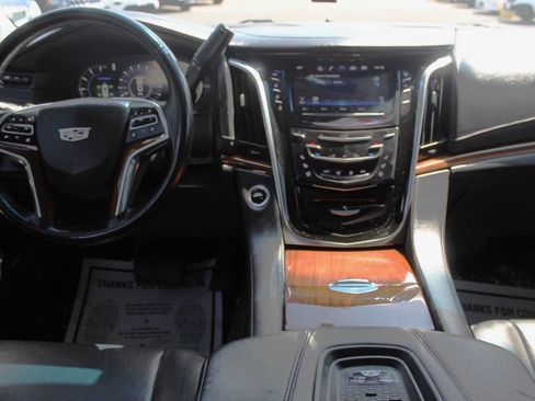 Used 2017 Cadillac Escalade Luxury image 22