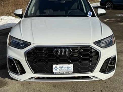 Used 2025 Audi Q5 e Premium Plus w/ Premium Plus Package image 2