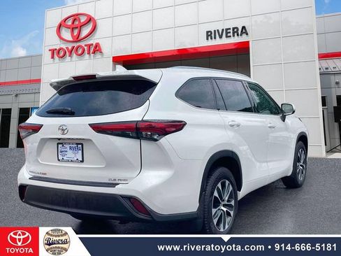 Used 2021 Toyota Highlander XLE AWD/4WD image 7