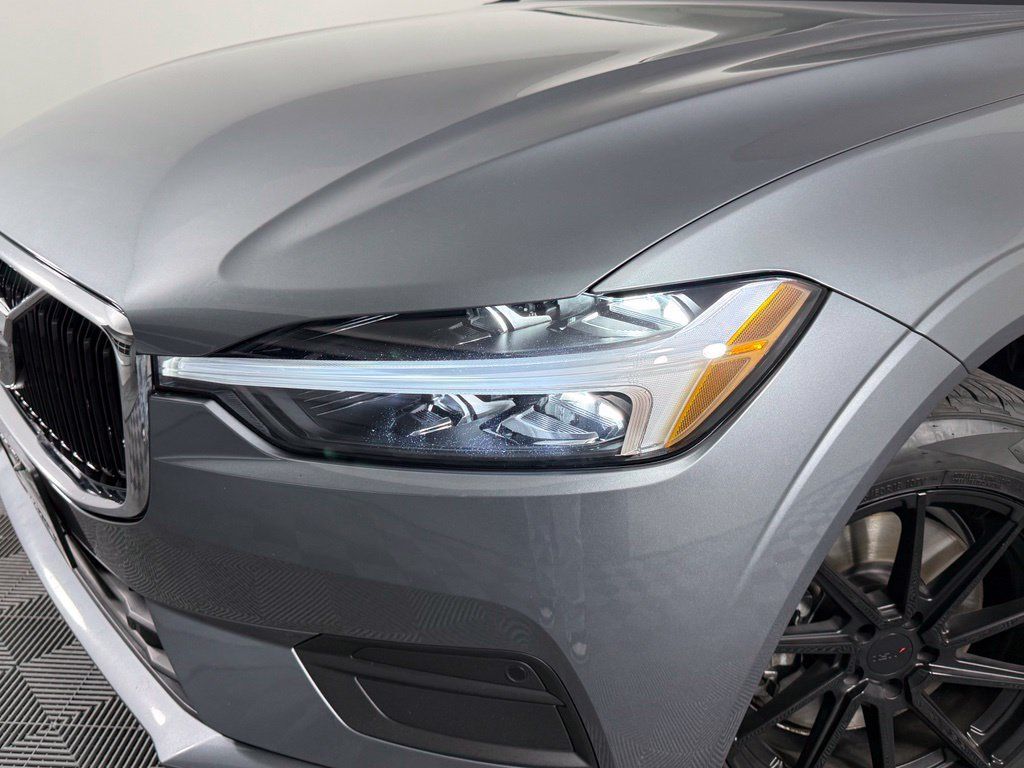 Used 2021 Volvo XC60 T6 Momentum AWD/4WD image 11