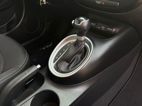 Used 2019 Kia Soul + image 16