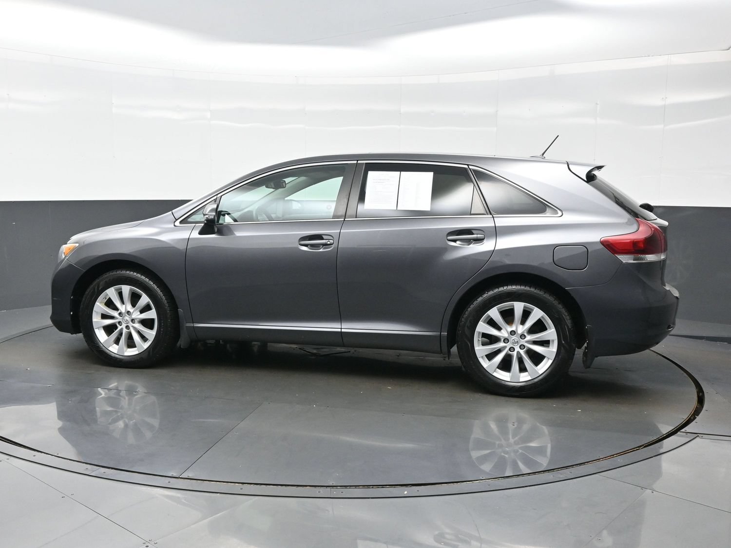 Used 2014 Toyota Venza XLE FWD image 3