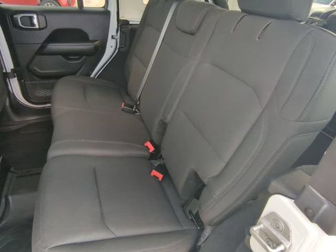 Used 2018 Jeep Wrangler Unlimited Sahara AWD/4WD image 21