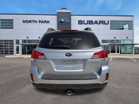 Used 2013 Subaru Outback 2.5i Premium AWD/4WD image 4