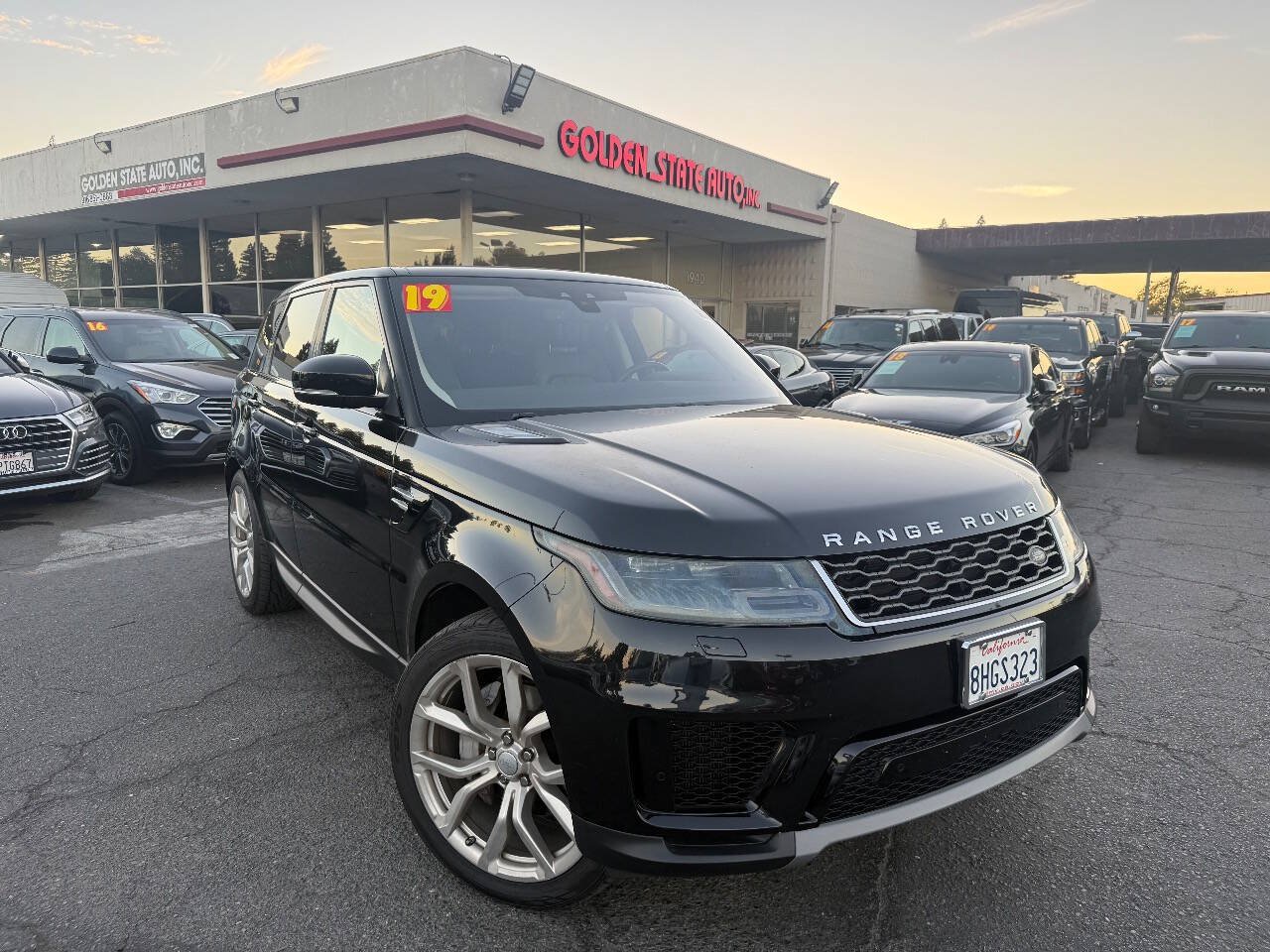 Used 2019 Land Rover Range Rover Sport SE AWD/4WD image 2