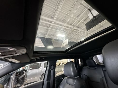 Used 2025 Jeep Compass Latitude w/ Sun & Sound Group image 25