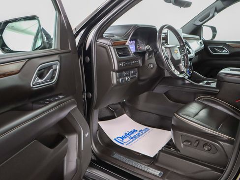Used 2021 Chevrolet Suburban Premier w/ Premium Package image 3