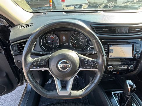 Used 2017 Nissan Rogue SV w/ SV Premium Package AWD/4WD image 15