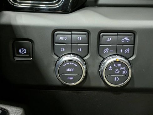 Used 2024 GMC Sierra 1500 AT4 w/ Technology Package AWD/4WD image 29