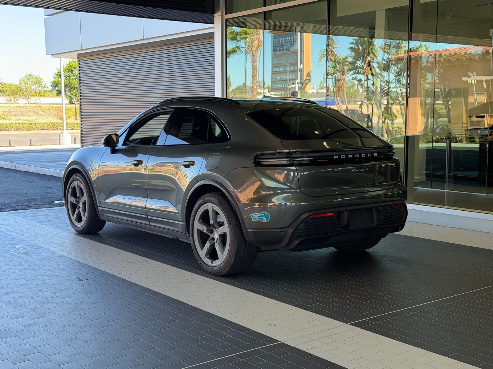 Certified 2024 Porsche Macan 4 Electric w/ Premium Package AWD/4WD image 11