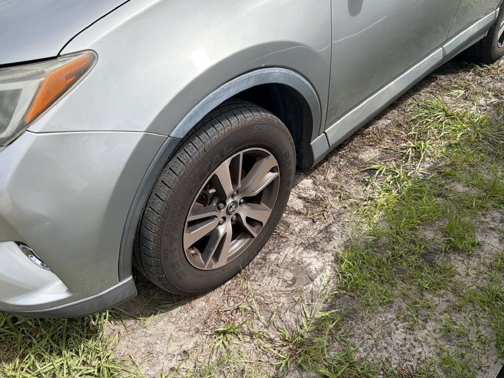 Used 2017 Toyota RAV4 XLE FWD image 6