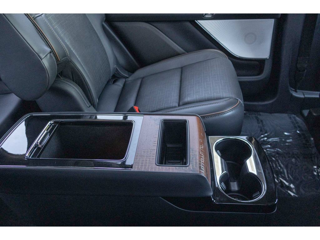 Used 2025 Lincoln Aviator Black Label w/ Jet Appearance Package AWD/4WD image 15