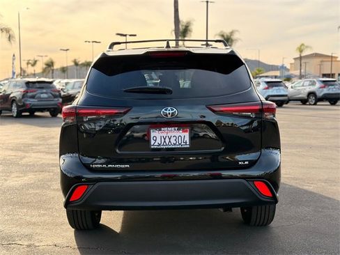 Used 2024 Toyota Highlander XLE image 7