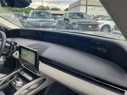 New 2026 Lincoln Nautilus Premier image 26