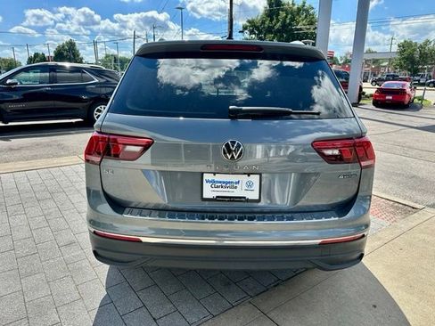 Used 2024 Volkswagen Tiguan SE AWD/4WD image 6