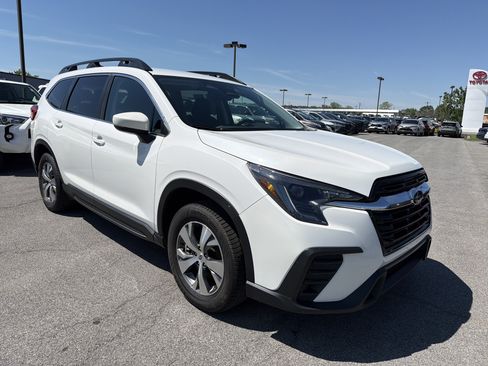 Used 2024 Subaru Ascent Premium w/ Convenience Package AWD/4WD image 2