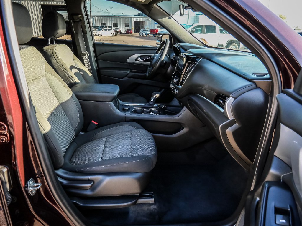 Used 2023 Chevrolet Traverse LT FWD image 15