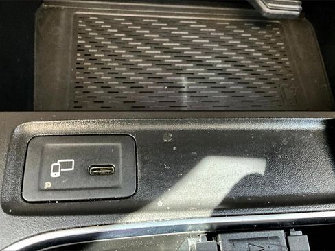 Used 2023 Mercedes-Benz GLB 250 4MATIC image 16