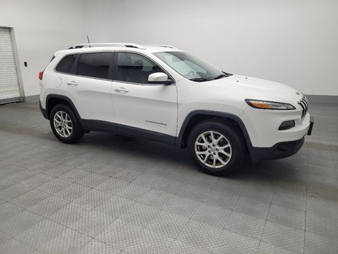 Used 2018 Jeep Cherokee Latitude Plus image 11