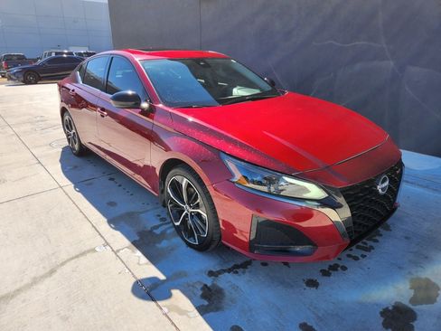 Used 2024 Nissan Altima 2.5 SR w/ SR Premium Package image 3