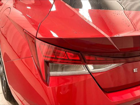 Used 2022 Hyundai Elantra Limited image 34