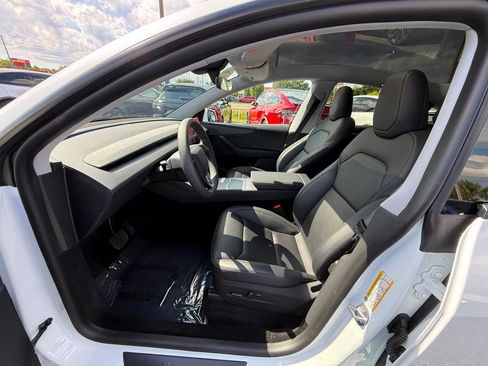Used 2026 Tesla Model Y 2WD image 10
