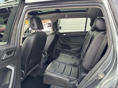 Used 2018 Volkswagen Tiguan SEL Premium w/ 3rd Row Seat Package AWD/4WD image 35