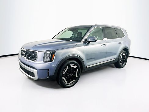 Used 2025 Kia Telluride S image 3
