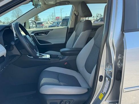 Used 2024 Toyota RAV4 XLE w/ Convenience Package image 12