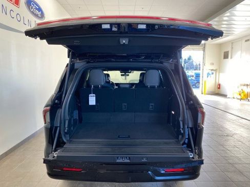 New 2025 Lincoln Navigator Black Label AWD/4WD image 16