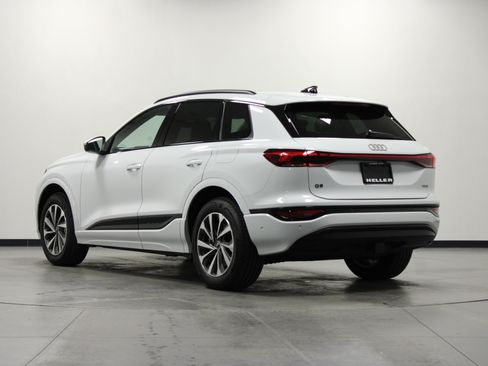 Used 2025 Audi Q6 e-tron Premium Plus w/ Premium Plus AWD/4WD image 6