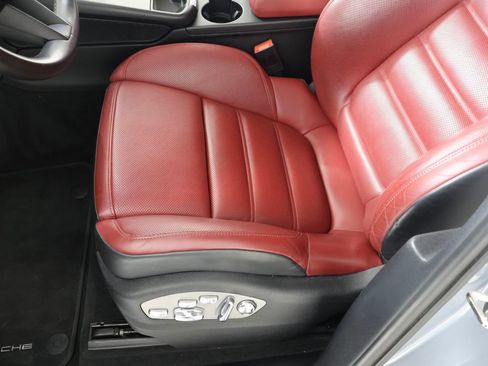 Certified 2022 Porsche Macan S w/ Premium Package Plus AWD/4WD image 13