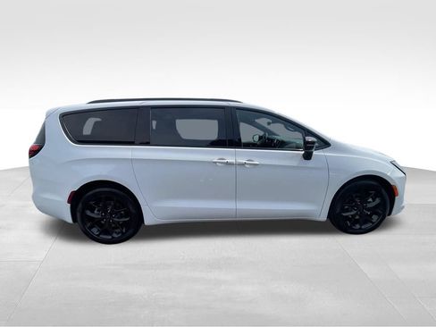 New 2027 Chrysler Pacifica Select FWD image 14