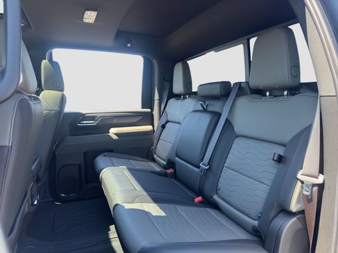 Used 2024 Chevrolet Silverado 2500 ZR2 w/ Technology Package AWD/4WD image 13