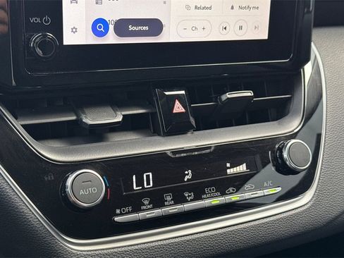 Used 2023 Toyota Corolla LE image 24