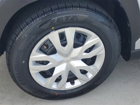 Used 2023 Toyota Corolla Cross L image 5