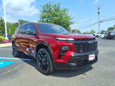 Used 2024 Chevrolet Traverse RS FWD image 1